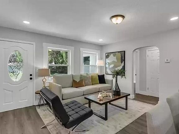 4th image of 1613 Grove St Floor 33755
