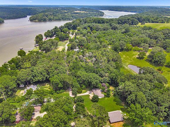 5th image of Riverside St