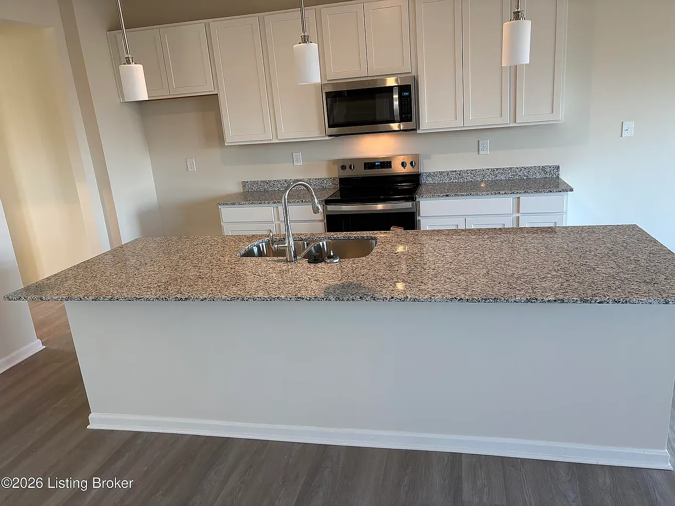 4 bed, 2.5 bath, 2606 sqft, $2,700 — Photo 4