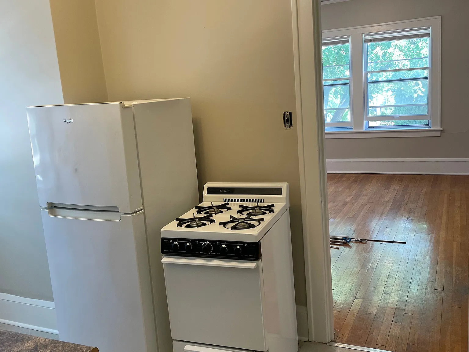 1516 Grand Apartments — Photo 2