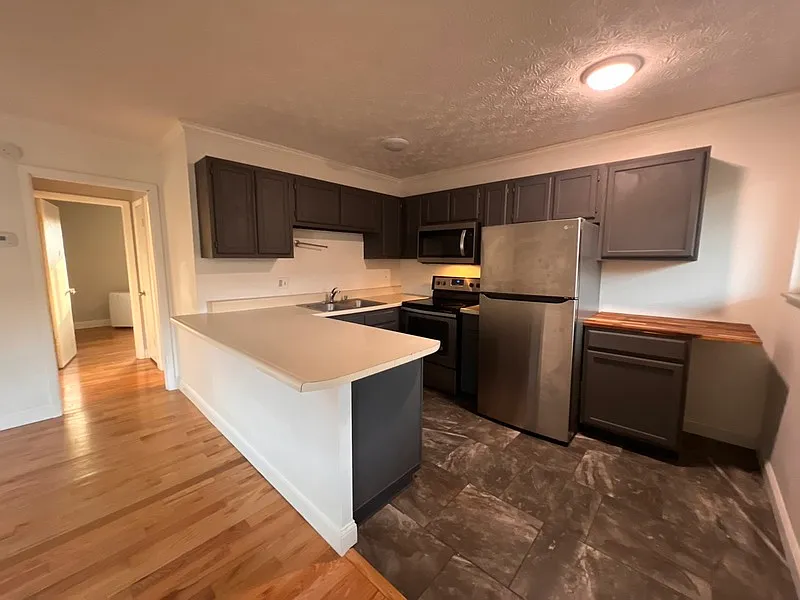 2 bed, 1.0 bath, 660 sqft, $1,650 — Photo 2