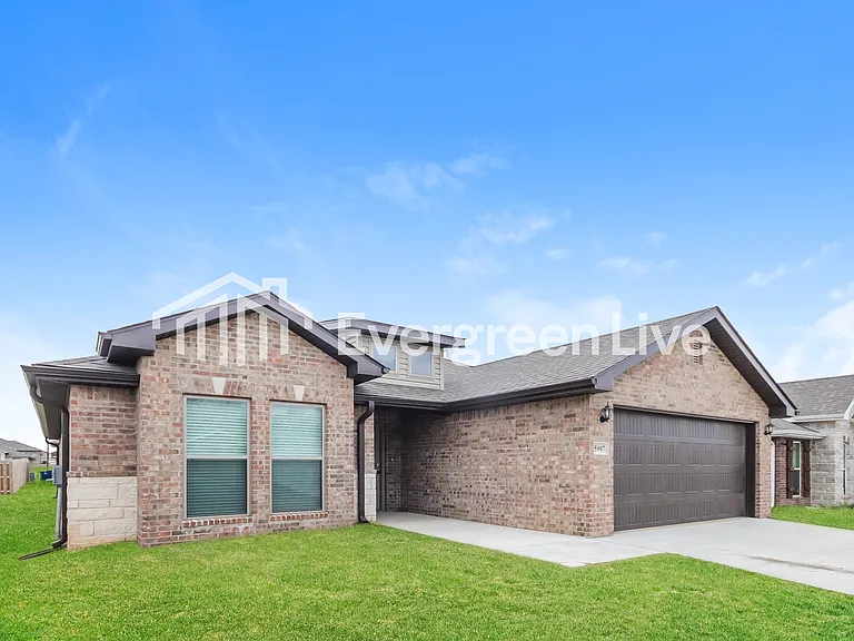 5907 NW Grant St — Photo 2