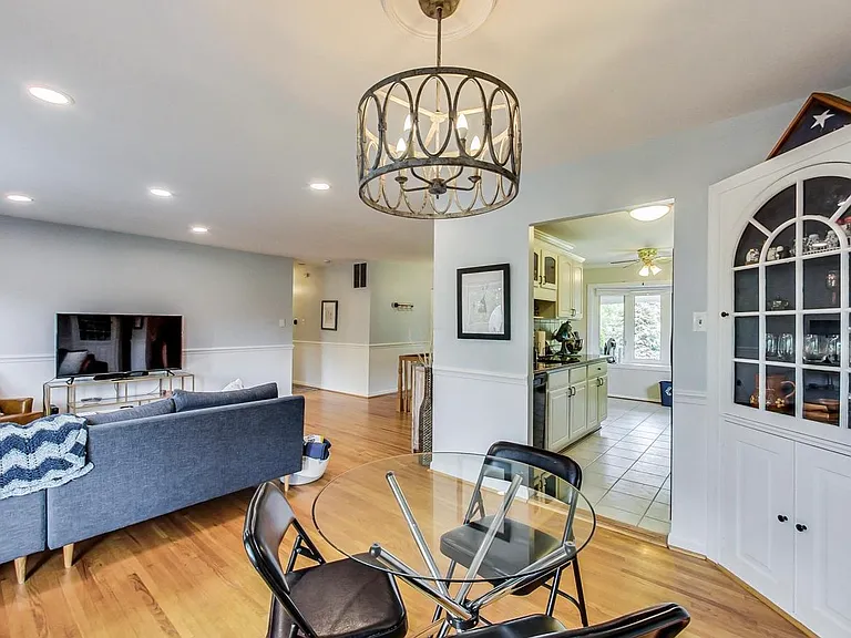 4704 Lance Ct — Photo 9