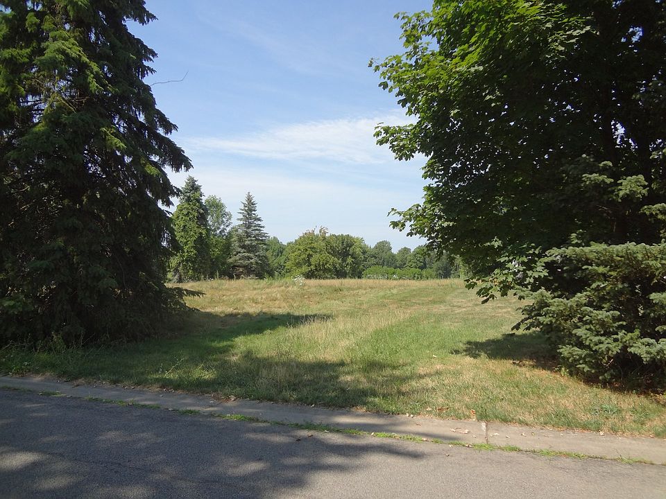 2nd image of 3 Garden Hill Ln