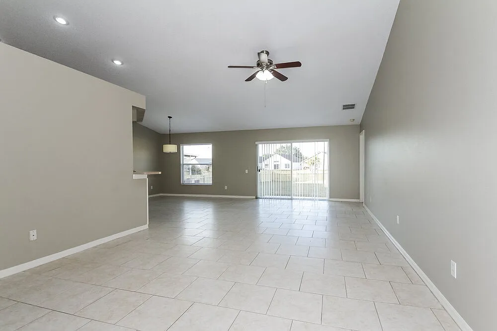3 bed, 2.0 bath, 1503 sqft, $3,750 — Photo 2