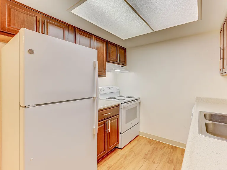 Heritage Apartments — Photo 20