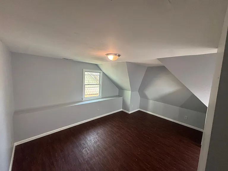 40 Center St — Photo 16
