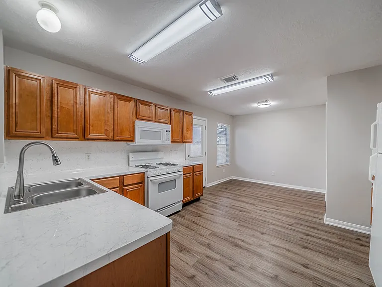 121 Rodeo Dr #121 — Photo 11