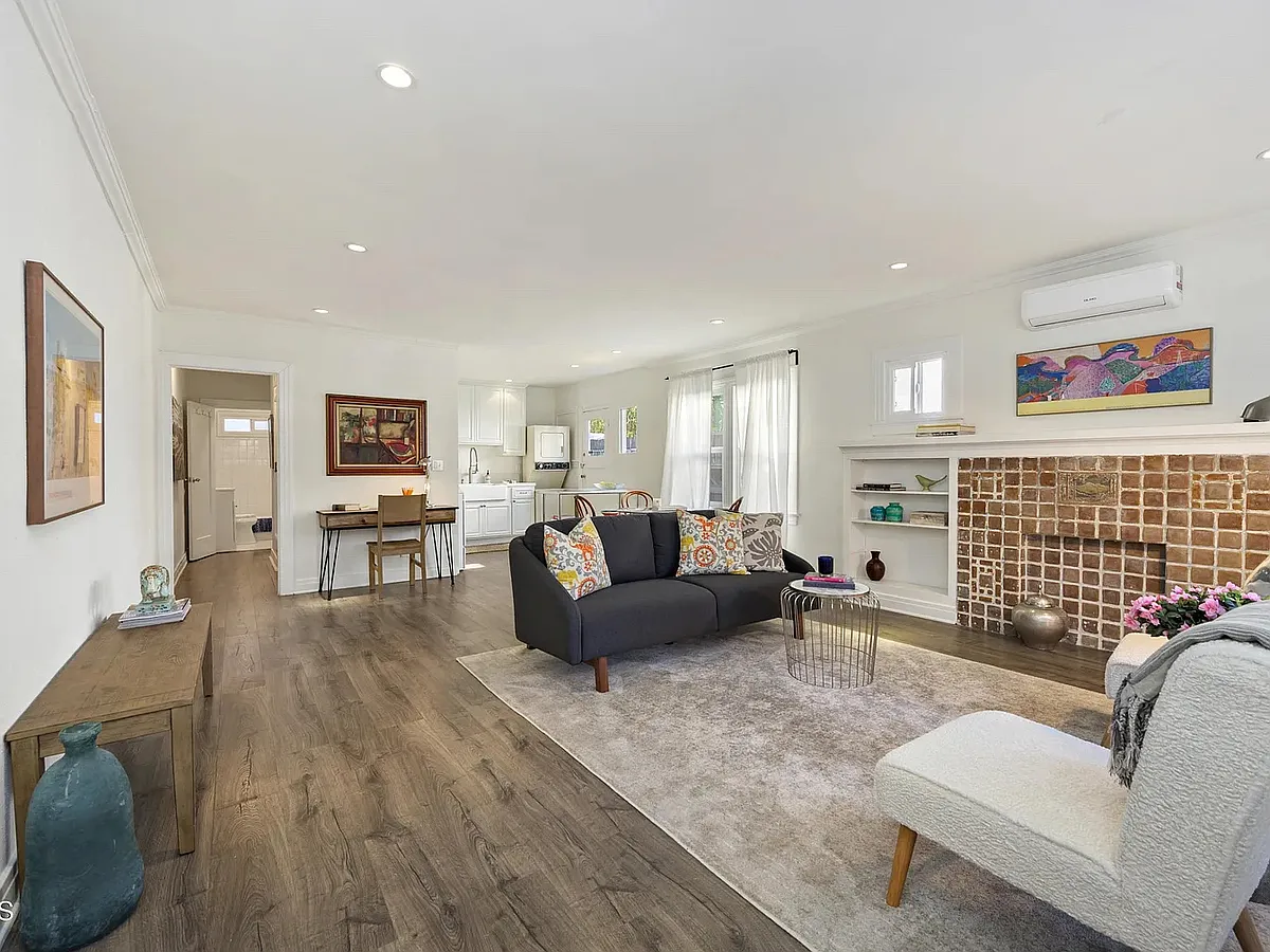 Building Photo - 1207 N Citrus Ave #1209
