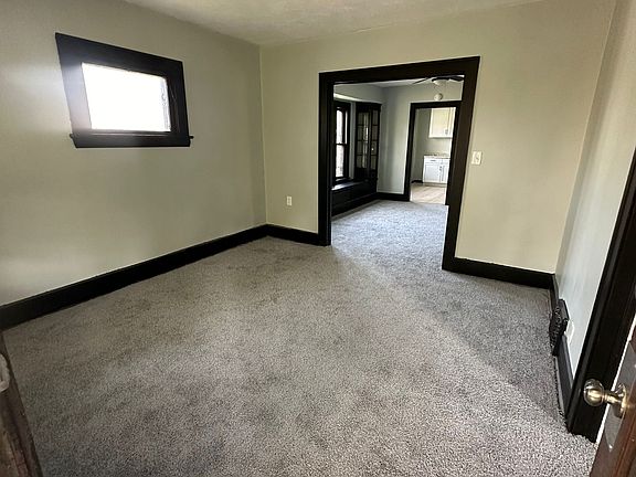 4th image of 10413 Parkview St #2
