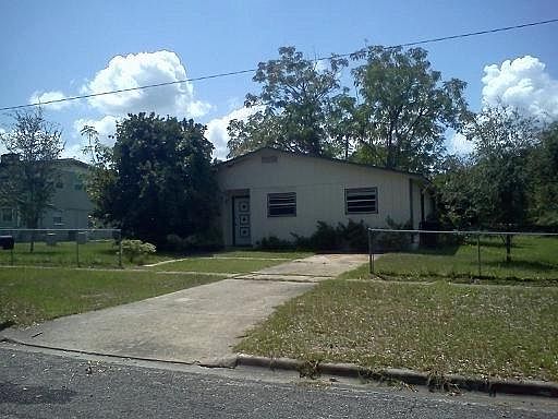 House is on quiet cul-de-sac
