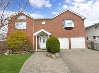 708 Park Lane, Cedarhurst, NY