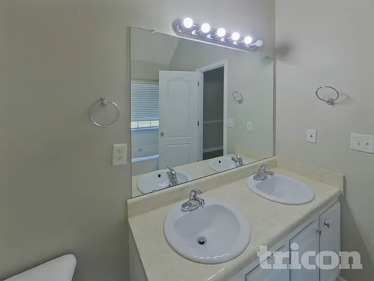 800 Hannah Ct — Photo 10