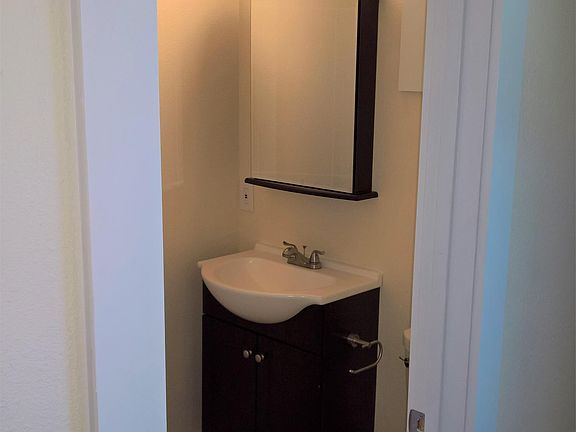 5th image of 4550 Lakeshore Blvd APT 4