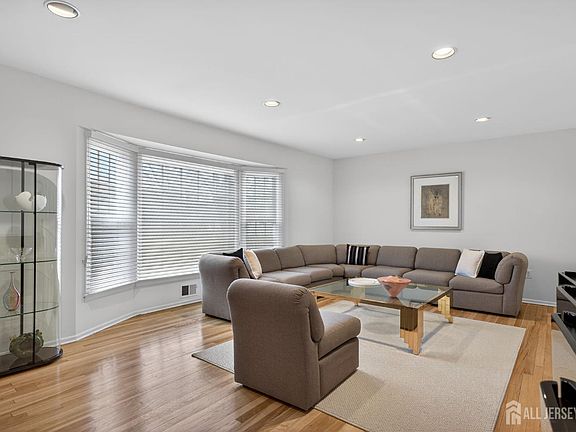 2nd image of 1328 Aaron Rd