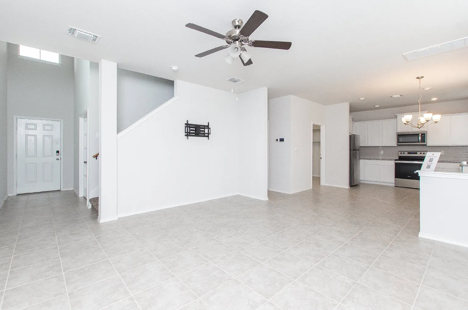 3 bed, 2.5 bath, 1846 sqft, $1,850 — Photo 2