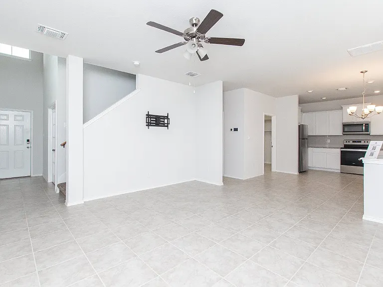 2033 Mallard Ct — Photo 2