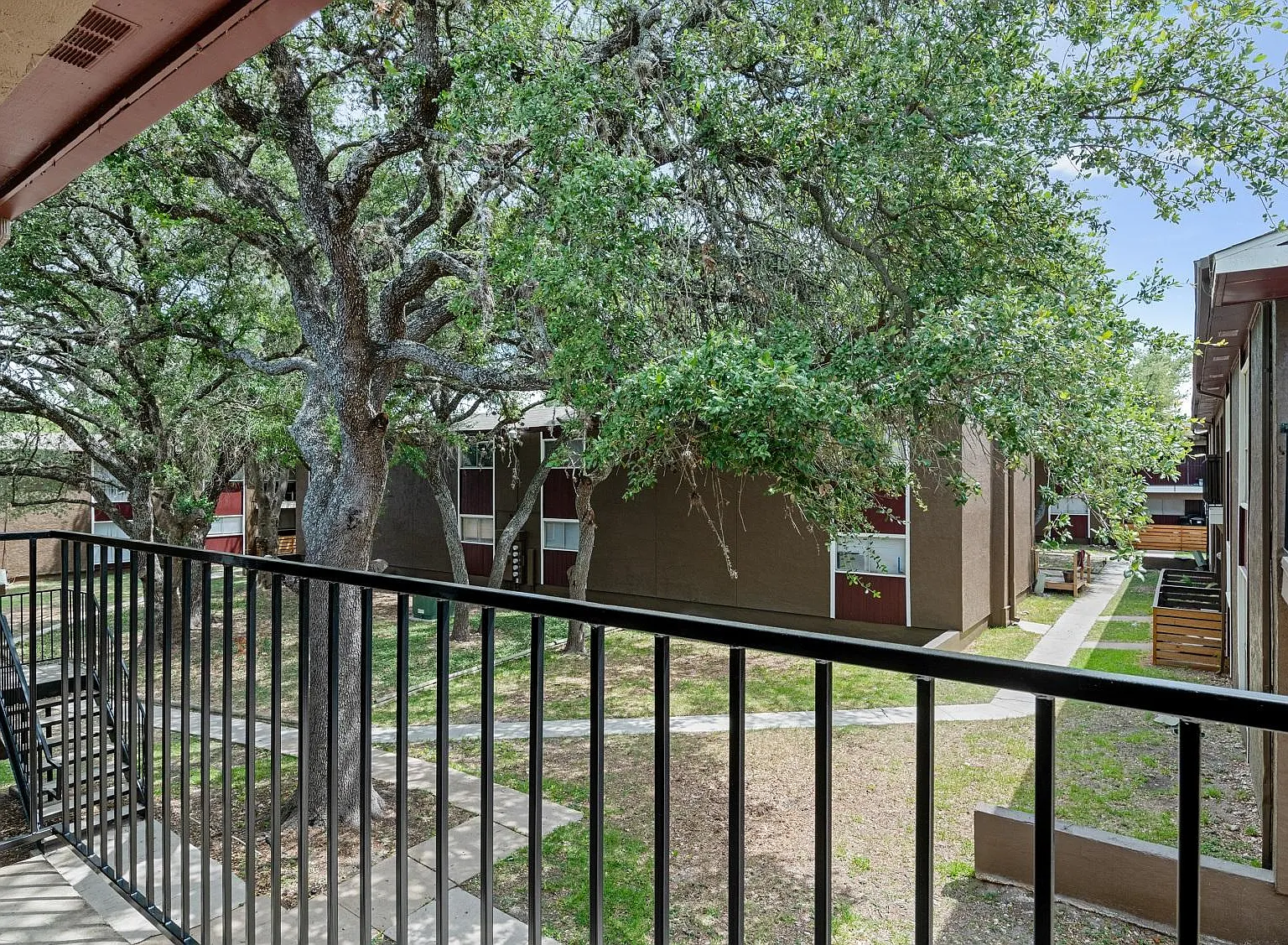 Green Oaks at Medical Apartments — Photo 3