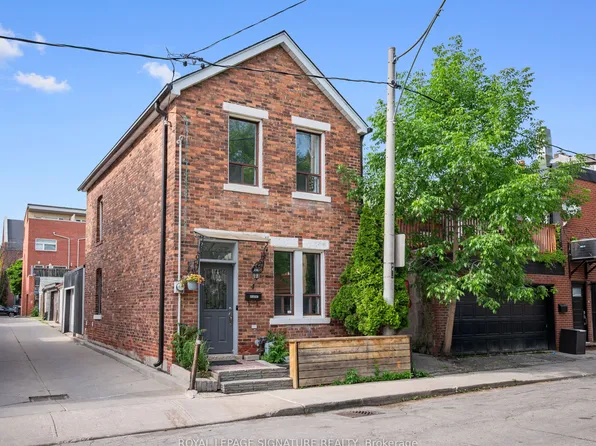 4 Whitaker Ave, Toronto, ON M6J 1A1