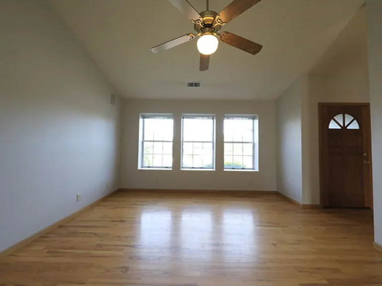 3121 Bonanza St — Photo 2