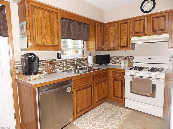 5th image of 366 Deepwood Dr