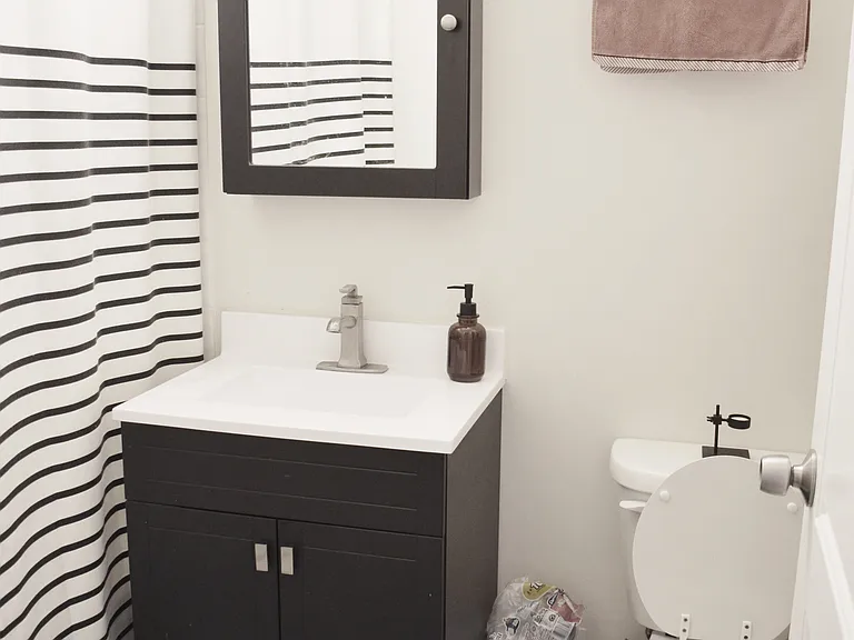 3839 N Greenview Ave #2W — Photo 10
