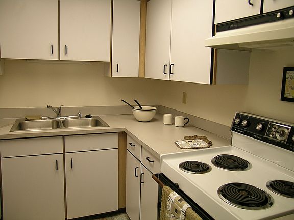 3rd image of 10701 Meridian Ave N #303B