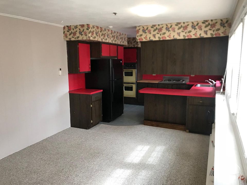 Large kitchen with double oven and gas cooktop