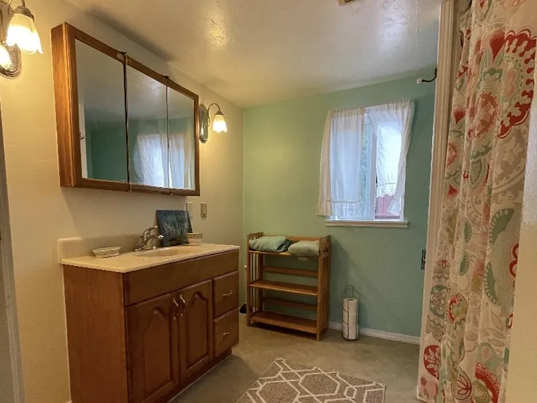 Master Bathroom En Suit with Tub