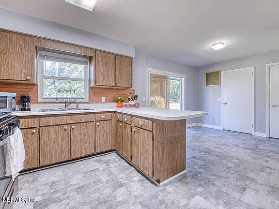 3rd image of 423 Arora Blvd