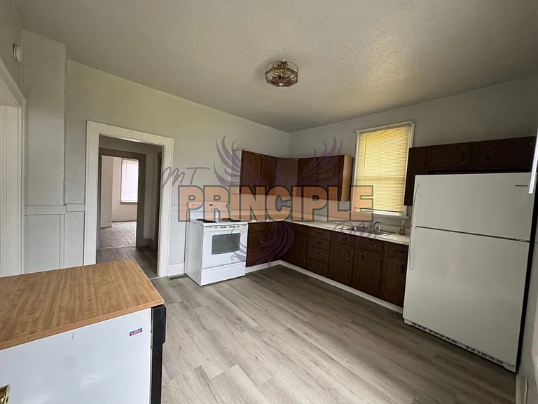 2037 Whitman Ave — Photo 11