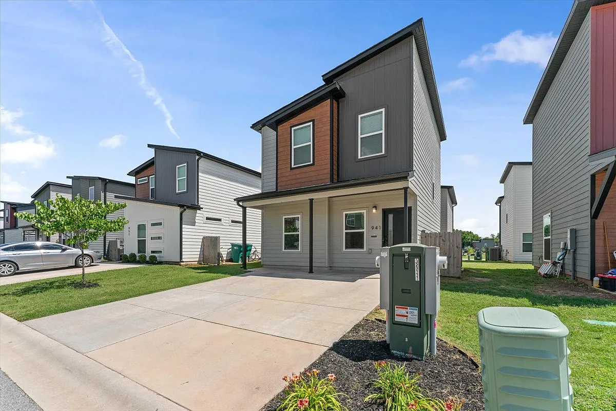 2 bed, 1250 sqft, $1,395 — Photo 2
