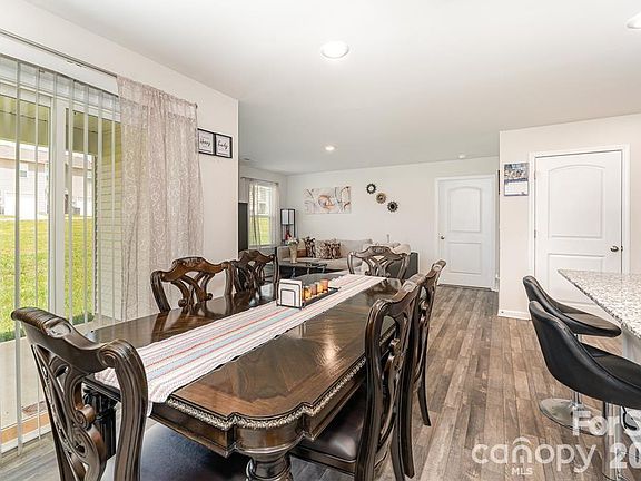 5th image of 418 Winsley Dr