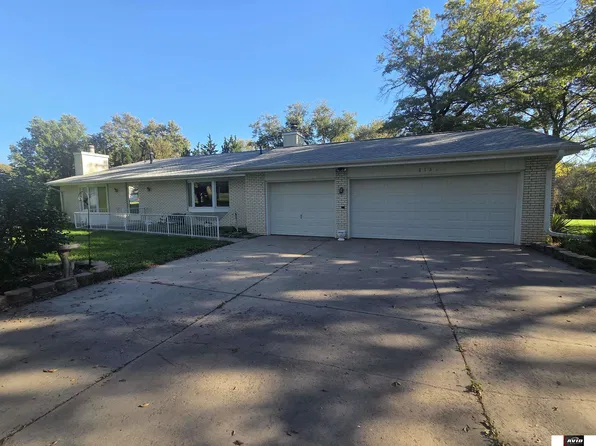 2730 SW 23rd St, Lincoln, NE 68522