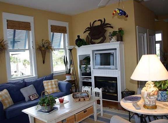 Family Room overlooks the Gulf and Lake!