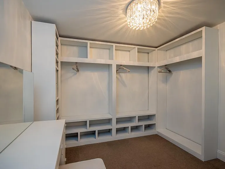1175 SW Collins Ave — Photo 6