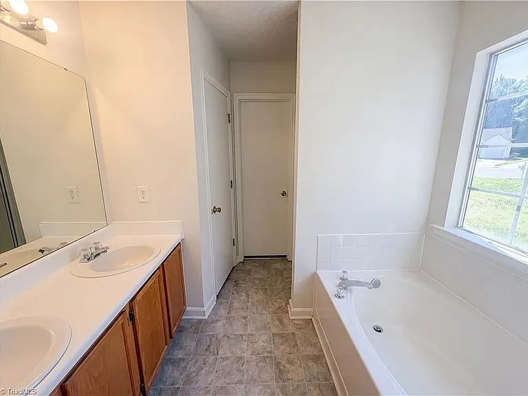 4235 Nestleway Ct #4235 — Photo 5