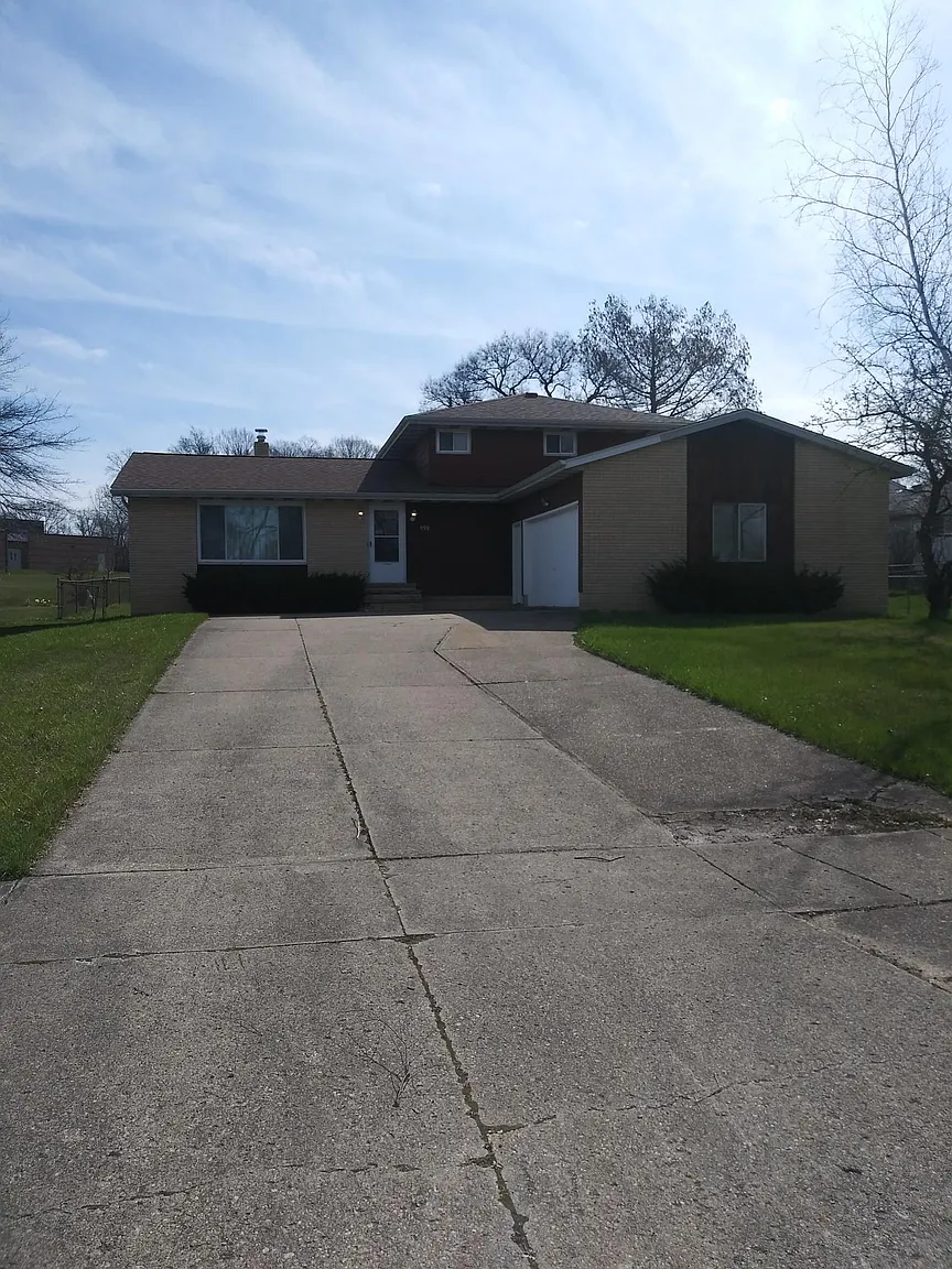 1159 Mulberry Ln photo 1