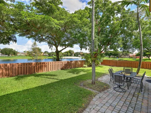 15576 SW 103rd St, Miami, FL 33196