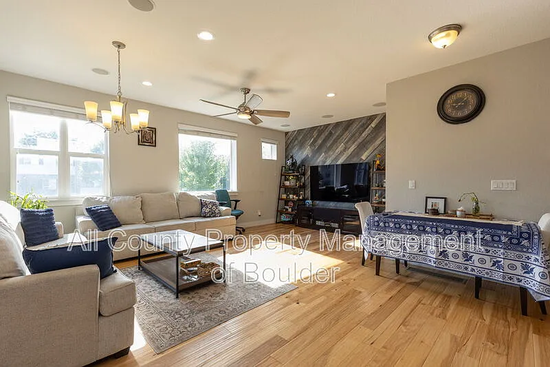 4 bed, 3.5 bath, 2303 sqft, $2,850 — Photo 3