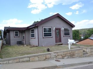 13 W Wolcott St, Newcastle, WY 82701