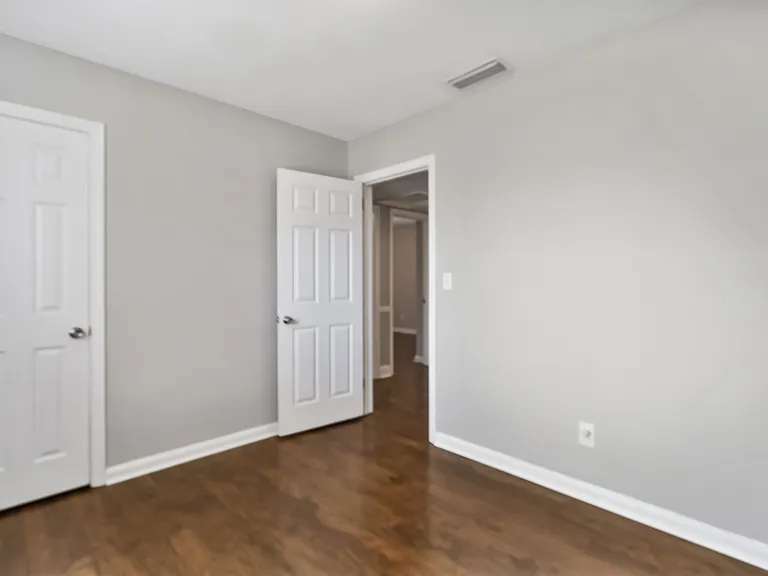5761 Lake Lucina Dr S — Photo 29