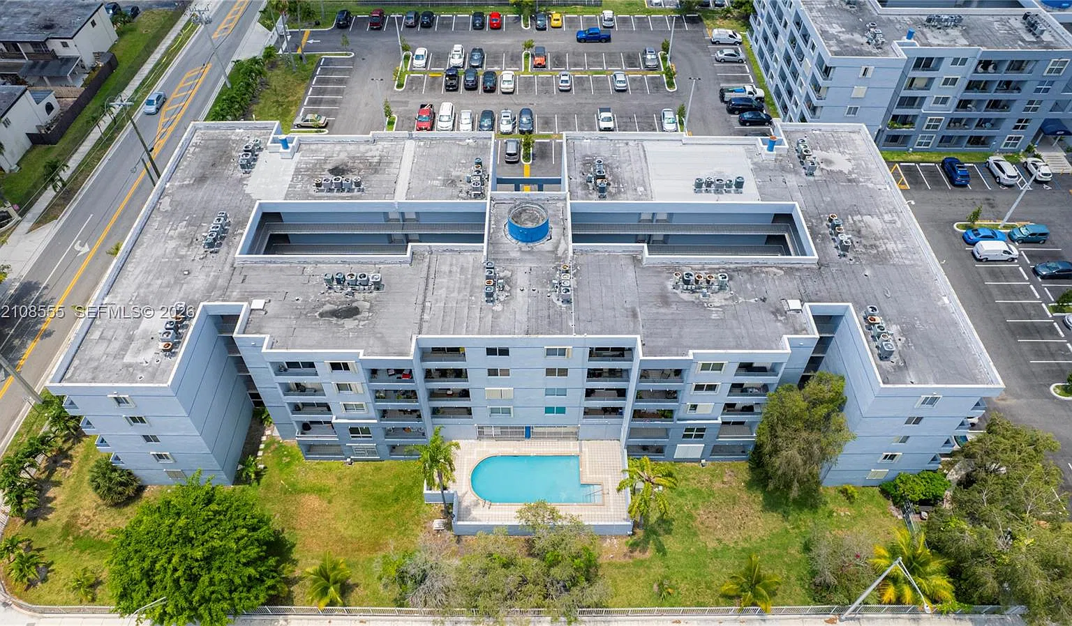 Palm Court Of Miami Condo — Photo 4