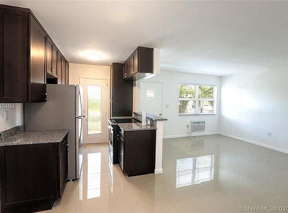 4th image of 1820 Venice Park Drive #205
