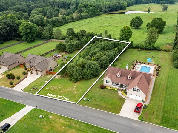 16 Cheshire Crossing Dr, Rock Spring, GA 30739