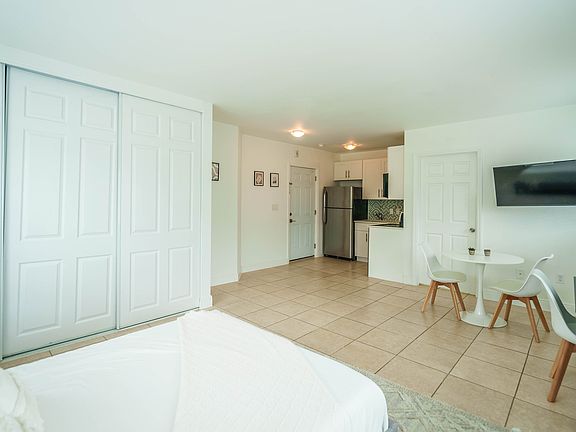 3rd image of 6971 Carlyle Ave #204