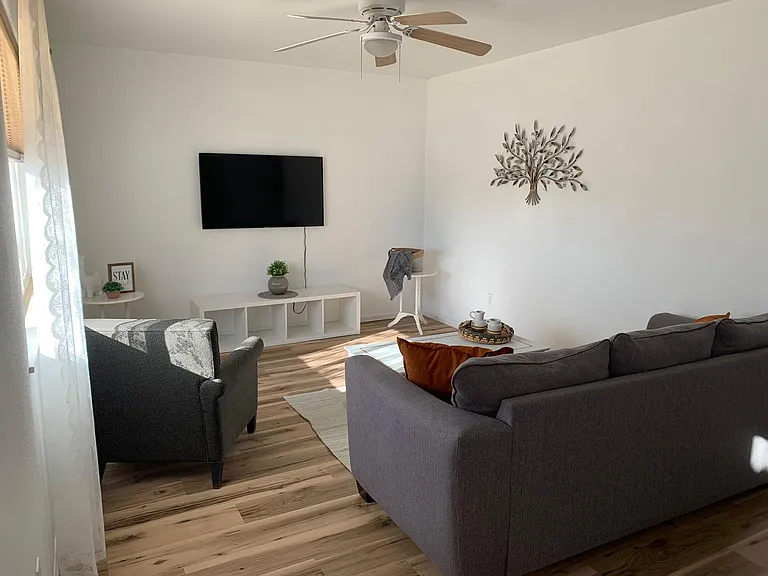 221 W Harmony Dr — Photo 1