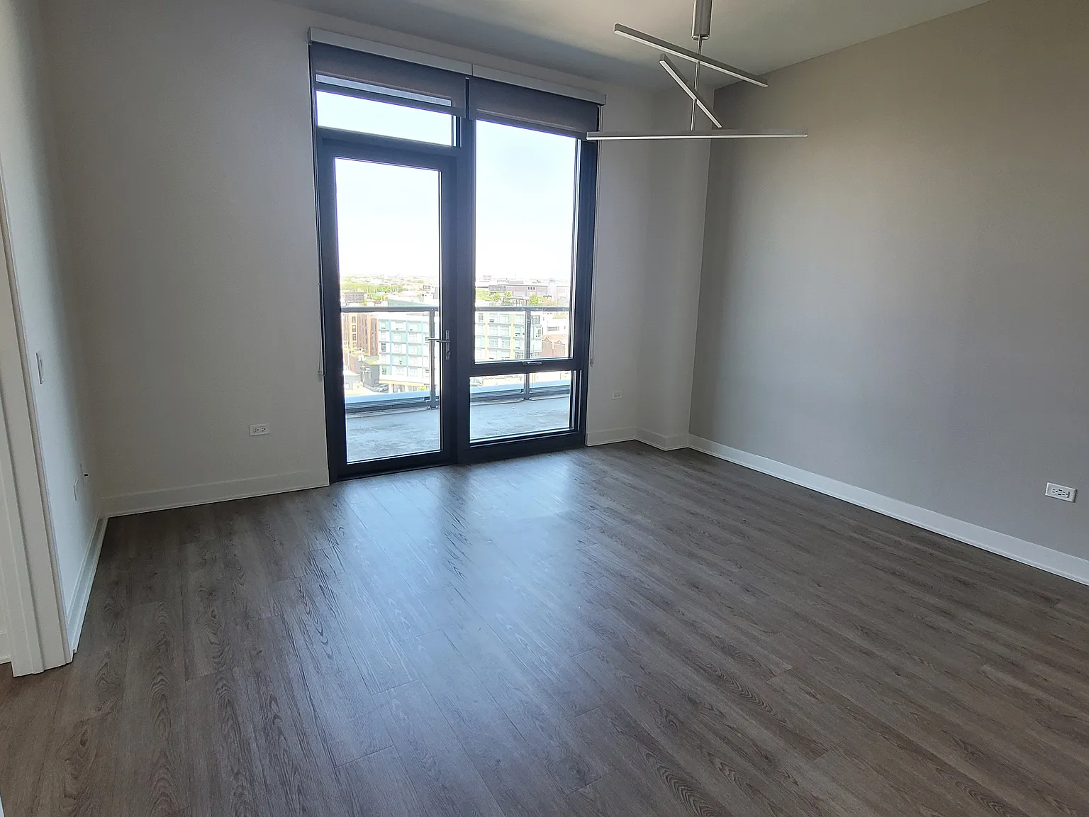 1 bed, 733 sqft, $2,889 — Photo 3