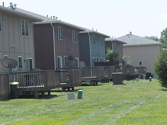 2nd image of 605 Glen Ct