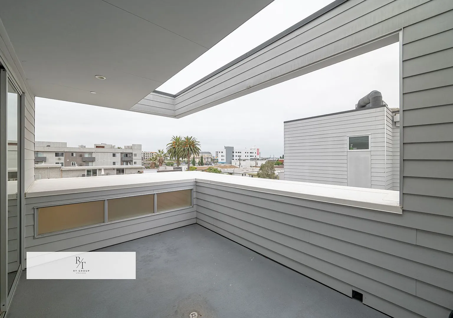 Modern 4-Level Residence with Private Patio & Expansive Westside Views ! — Photo 4